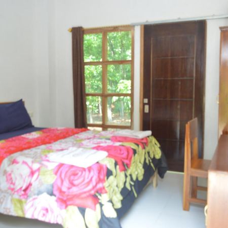 Labuan Bajo Mahoni Guesthouse 외부 사진
