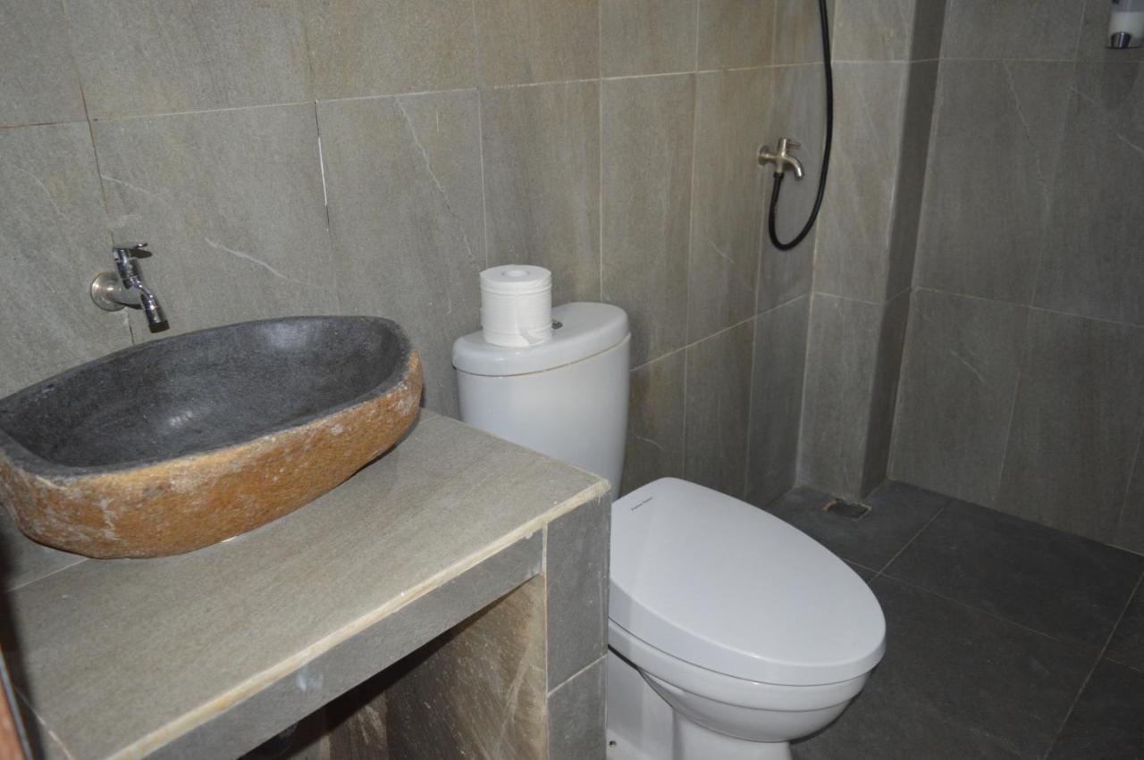 Labuan Bajo Mahoni Guesthouse 외부 사진