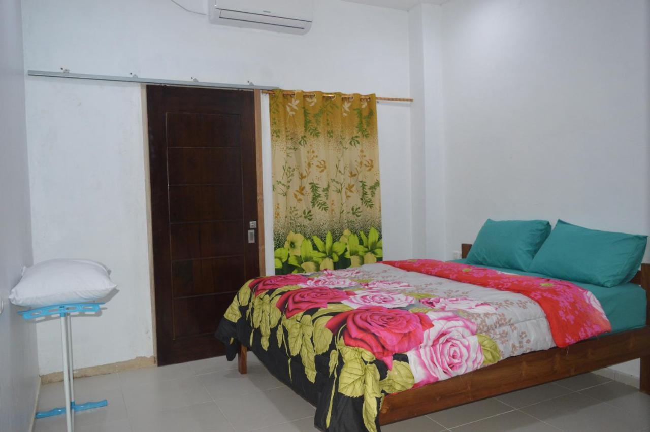 Labuan Bajo Mahoni Guesthouse 외부 사진