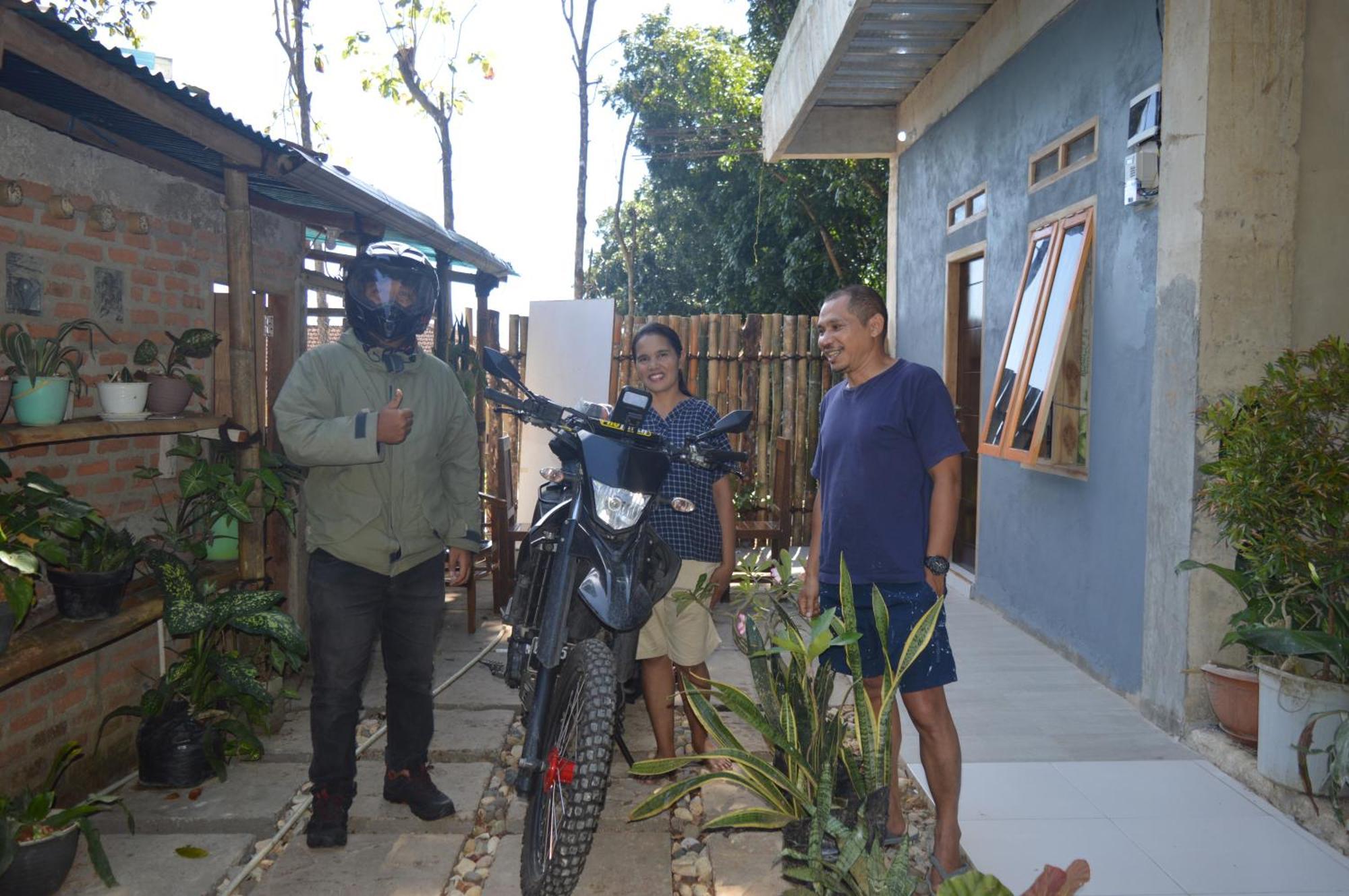 Labuan Bajo Mahoni Guesthouse 외부 사진