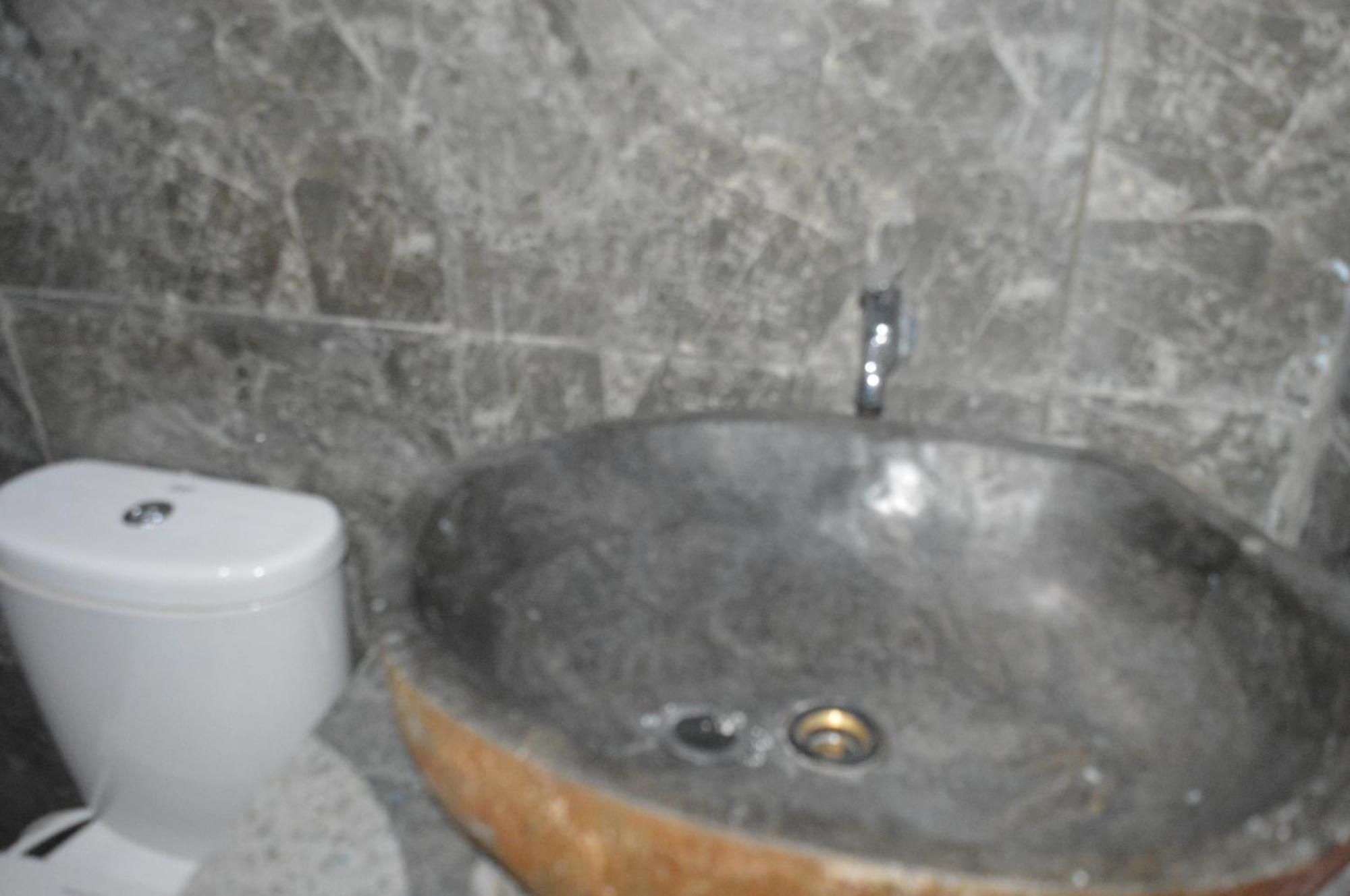 Labuan Bajo Mahoni Guesthouse 외부 사진
