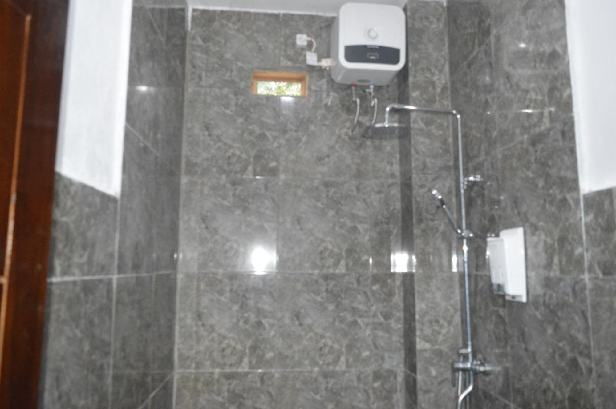 Labuan Bajo Mahoni Guesthouse 외부 사진