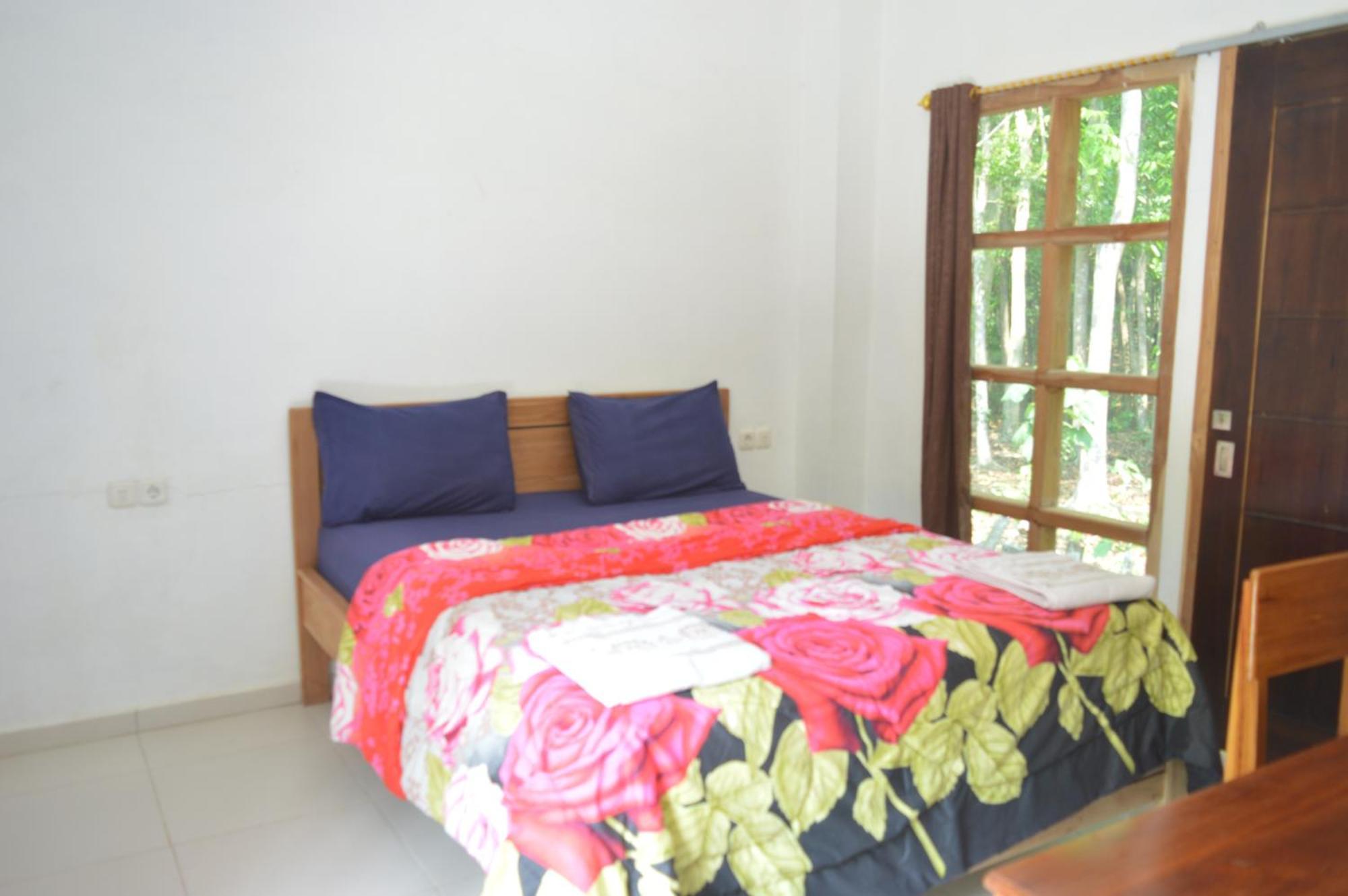 Labuan Bajo Mahoni Guesthouse 외부 사진